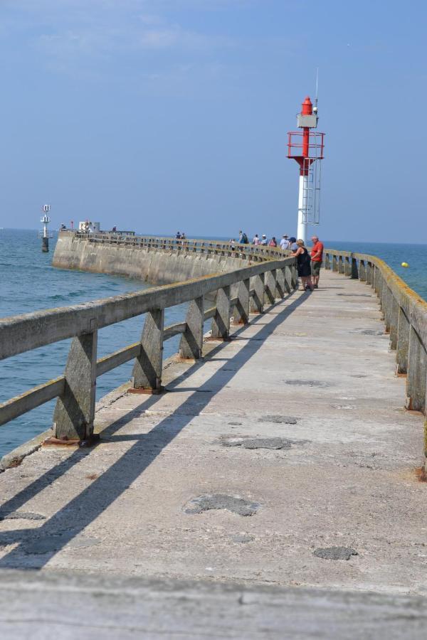 Gite "Au P'Tit Tourois" De Plain-Pied Tout Confort Avec Veranda Proche D'Omaha Beach Et De Bayeux Accueillant Les Animaux 外观 照片