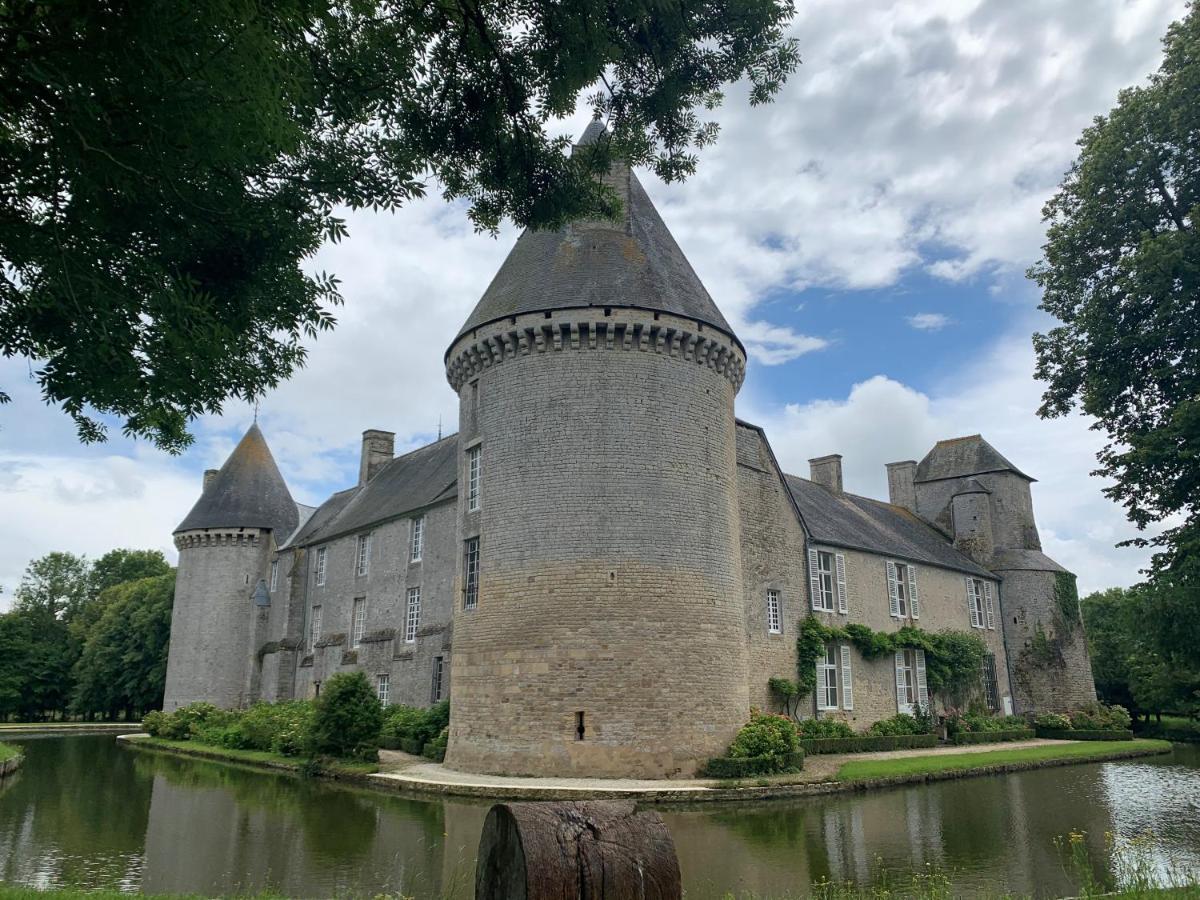 Gite "Au P'Tit Tourois" De Plain-Pied Tout Confort Avec Veranda Proche D'Omaha Beach Et De Bayeux Accueillant Les Animaux 外观 照片