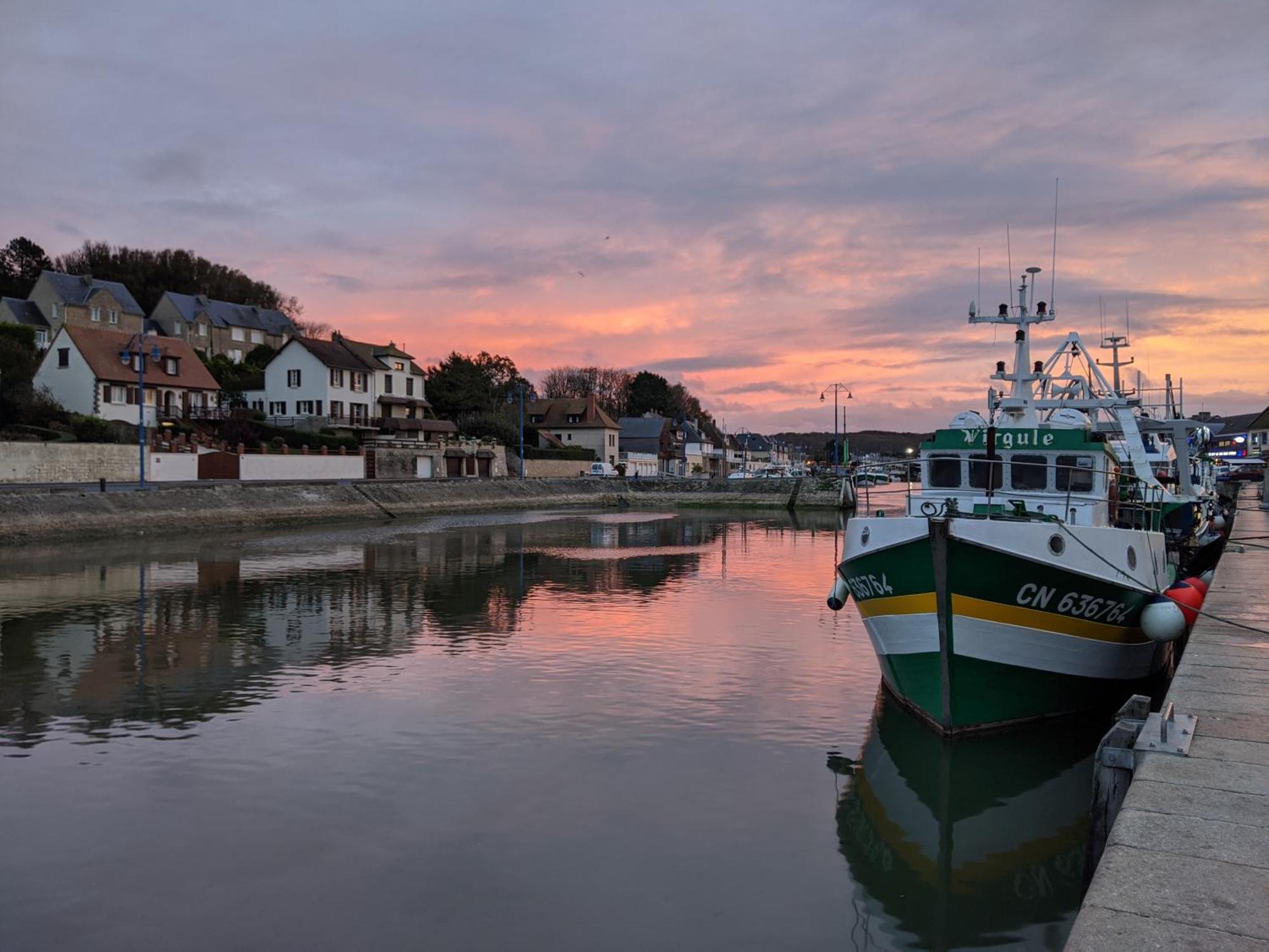Gite "Au P'Tit Tourois" De Plain-Pied Tout Confort Avec Veranda Proche D'Omaha Beach Et De Bayeux Accueillant Les Animaux 外观 照片